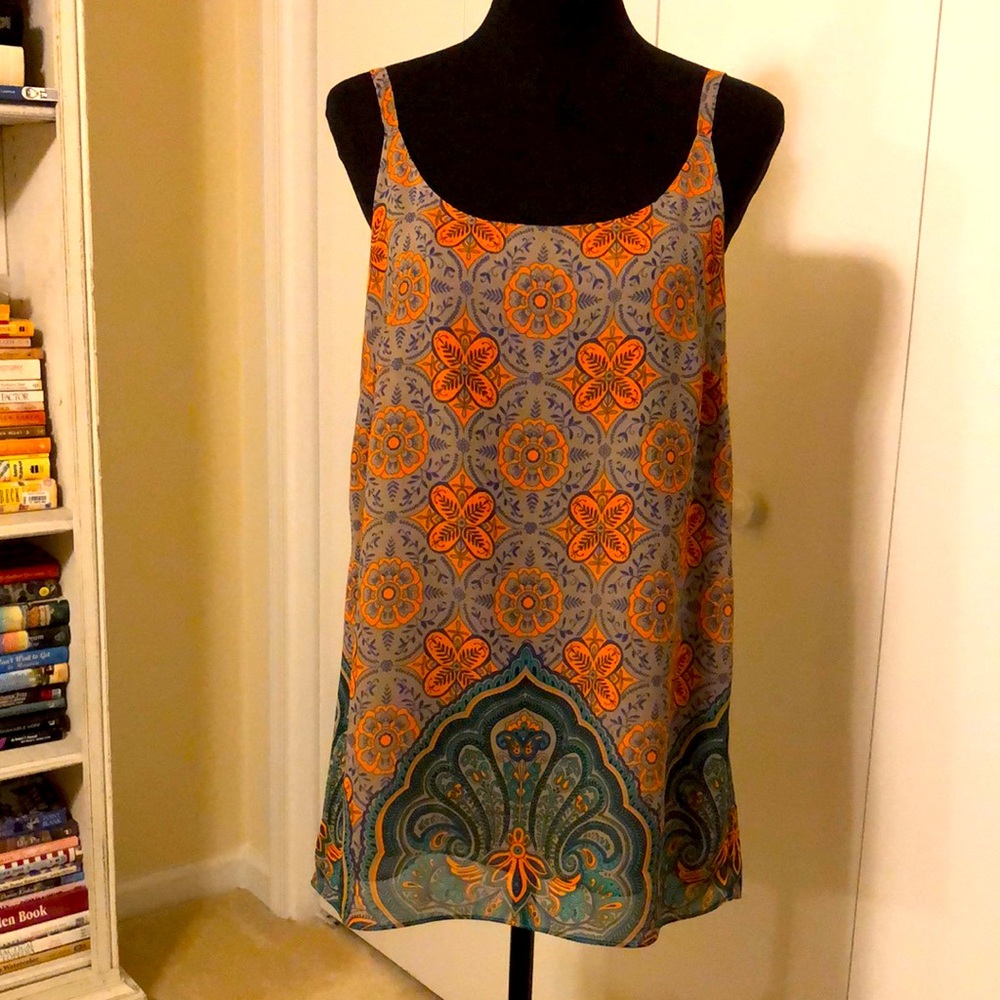 NWOT Cabi fully lined silky soft Moroccan design sleeveless top, size S